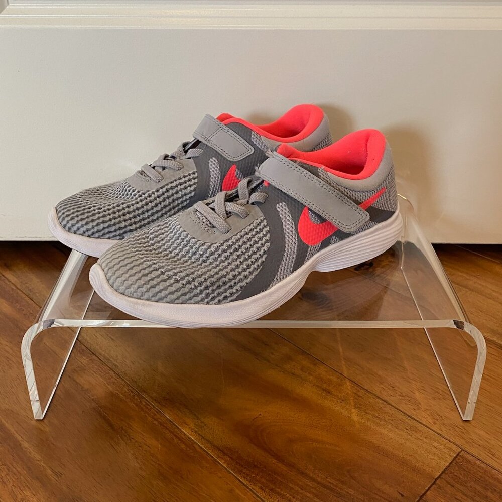 Nike Revolution 4 PSV Girls Size 3 in Easy Slip-on and No-Tie Velcro